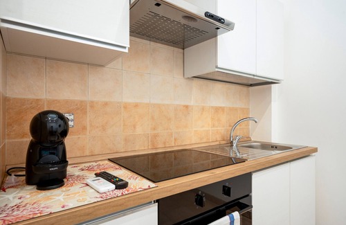 L'Assunta Apartment | Apartment 'L'Aia - 5' with Shared Pool, Wi-Fi and Air Conditioning