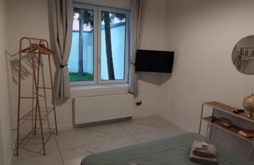 Leffe Apartment | Apartment l'Anil Garden With Garage Private