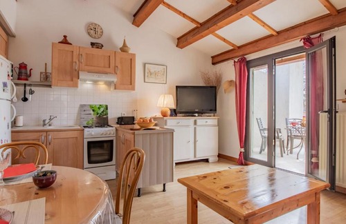 Avignon Apartment | Apartment L'Aquillon by Interhome