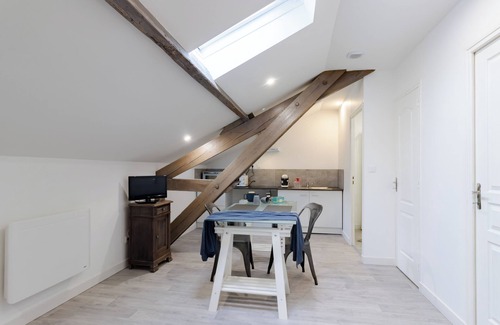 Perigueux Apartment | Apartment 'l'Azure' with Wi-Fi