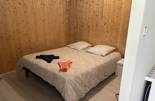 Saumur Val de Loire Apartment | Apartment 'La Pause' with Private Terrace, Shared Garden and Wi-Fi