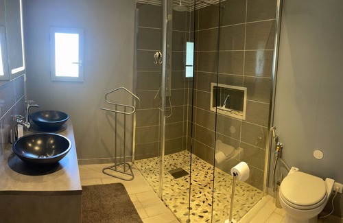 Saumur Val de Loire Apartment | Apartment 'La Pause' with Private Terrace, Shared Garden and Wi-Fi