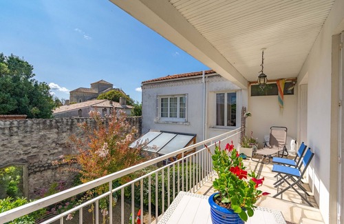 Talmont-sur-Gironde Apartment | Apartment 'La Presqu'ile' with Sea View, Balcony and Wi-Fi