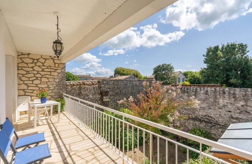 Talmont-sur-Gironde Apartment | Apartment 'La Presqu'ile' with Sea View, Balcony and Wi-Fi