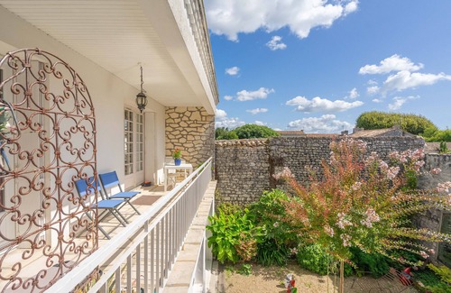 Talmont-sur-Gironde Apartment | Apartment 'La Presqu'ile' with Sea View, Balcony and Wi-Fi