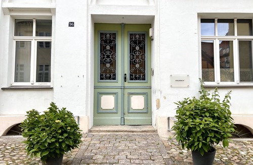 Stralsund Apartment | Apartment L - Holiday apartment at the theater Haus Schill