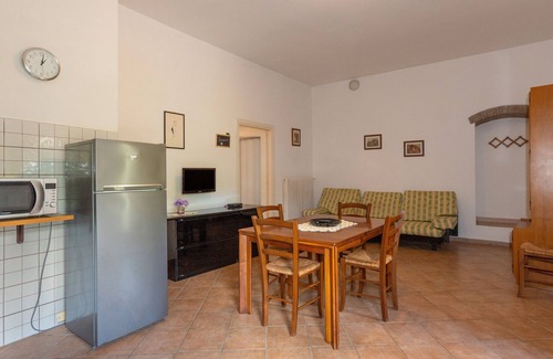 Rosignano Marittimo Apartment | Apartment 'Lavanda' with Shared Pool and Garden