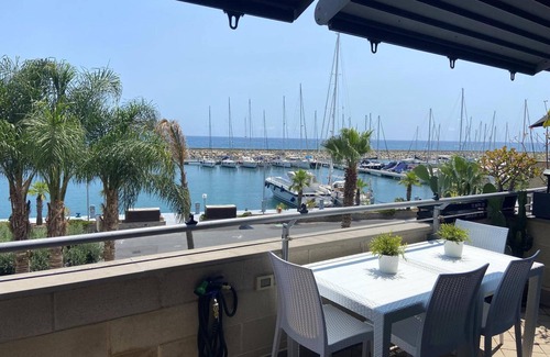 San Lorenzo al Mare Apartment | Apartment 'Luxury' with Sea View, Wi-Fi and Air Conditioning