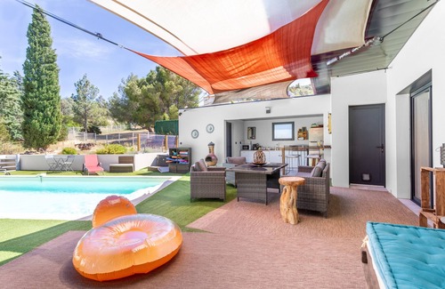 Treilles Apartment | Apartment 'L'occitane' with Shared Terrace, Shared Garden and Wi-Fi