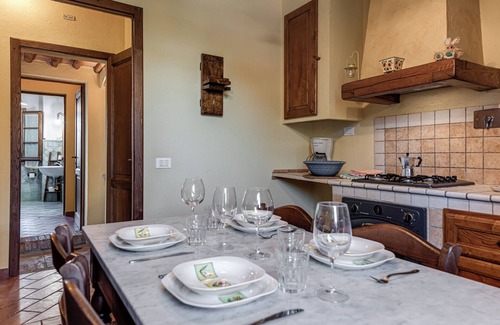 San Miniato Apartment | Apartment 'La Bella Lavanderina' with Shared Pool, Wi-Fi and Air Conditioning