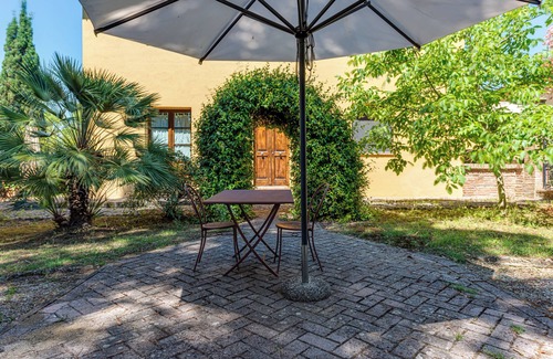 San Miniato Apartment | Apartment 'La Bella Lavanderina' with Shared Pool, Wi-Fi and Air Conditioning