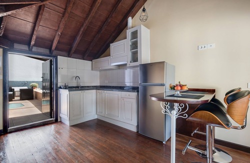 Historical Center Apartment | Apartment “La Buhardilla de la Vicaría” in a Superb Location with Terrace & WiFi