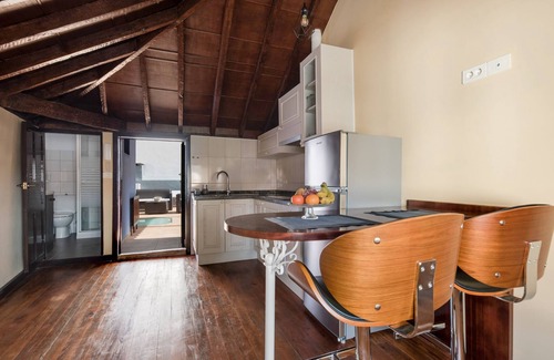 Historical Center Apartment | Apartment “La Buhardilla de la Vicaría” in a Superb Location with Terrace & WiFi