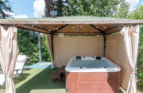 Chiocchio Apartment | Apartment 'La Cantinetta Di Barberino' with Private Terrace, Private Garden and Wi-Fi