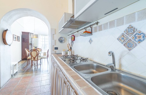 Noto Historic Centre Apartment | Apartment 'La Casa Di Lucia' with Sea View, Wi-Fi and Air Conditioning
