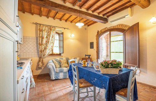 Vergelle Apartment | Apartment 'La Casina Di Helen' with Shared Pool, Wi-Fi and Air Conditioning