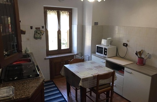 Cetona Apartment | Apartment 'La Casina Nel Borgo' with Mountain View, Private Terrace and Wi-Fi