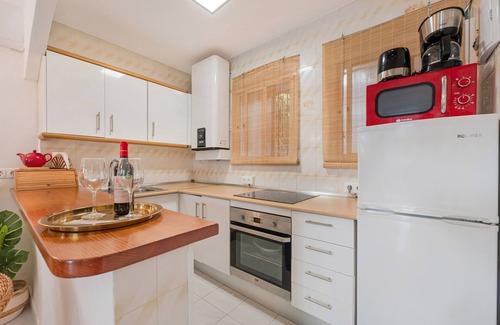 Artola Apartment | Apartment 'La Casita De La Playa' with Shared Pool, Wi-Fi and Air Conditioning