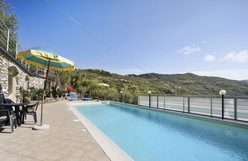 Rossi Apartment | Apartment 'La Cicala 2' with Shared Pool, Private Terrace and Shared Garden