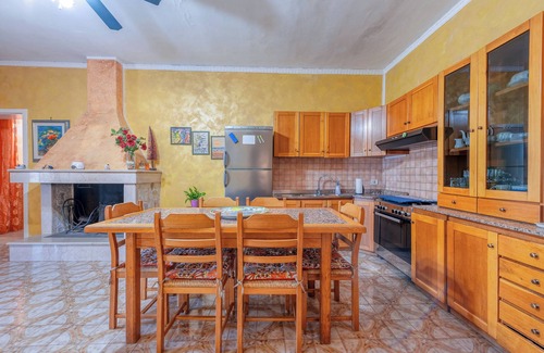 Torre Castiglione Apartment | Apartment 'La Corte Del Geco' with Private Terrace, Wi-Fi and Air Conditioning