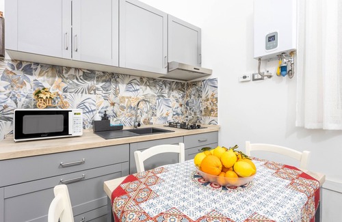 Montegrappa Apartment | Apartment 'La Dimora Di Elma' with Wi-Fi and Air Conditioning