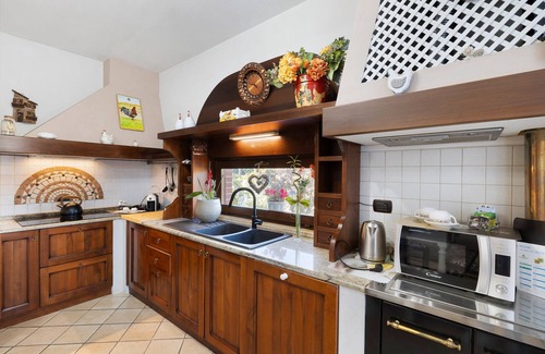 Monta Apartment | Apartment 'La Dimora Nel Roero With Patio' with Private Terrace, Wi-Fi and Air Conditioning
