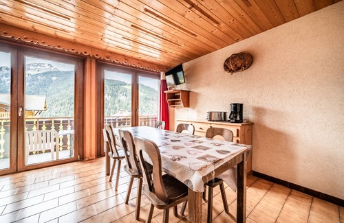Chatel Apartment | Apartment 'La Flèche De Bronze - 6 People' with Mountain View, Balcony and Wi-Fi