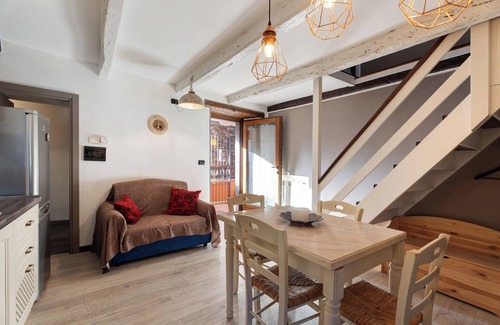 Comero Apartment | Apartment "La Ghianda" with Terrace & Wi-Fi