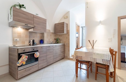 Putignano Apartment | Apartment 'La Greca 59' with Balcony and Wi-Fi