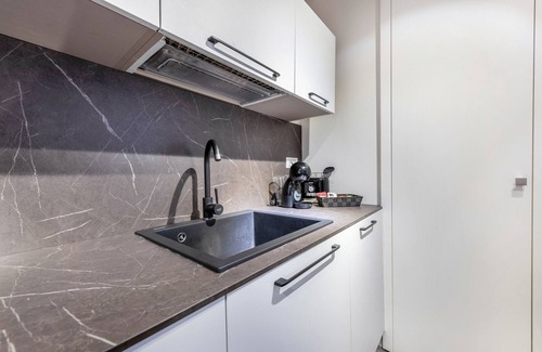 Toscolano Maderno Apartment | Apartment 'La Casa Incartata - Carta Da Zucchero' with Mountain View, Wi-Fi and Air Conditioning