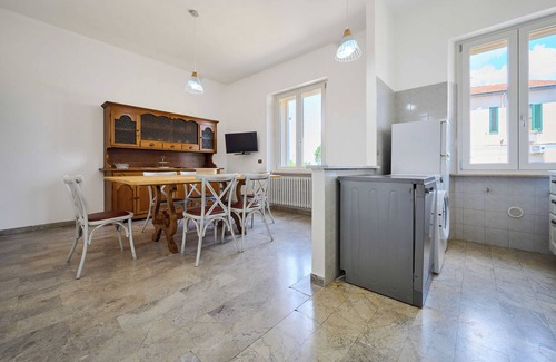 Scarlino Scalo Apartment | Apartment 'La Lenzerina' with Shared Garden and Wi-Fi