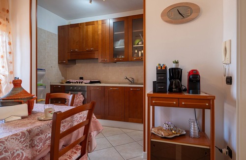 Locorotondo House | Apartment 'La Loggia Di Grazia' with Balcony, Wi-Fi and Air Conditioning