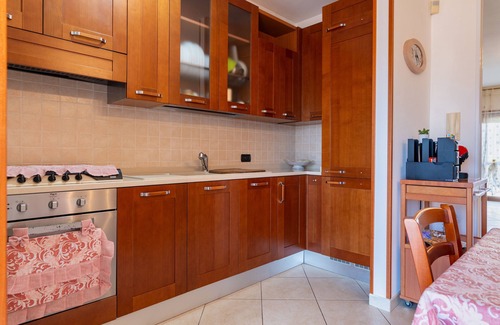 Locorotondo House | Apartment 'La Loggia Di Grazia' with Balcony, Wi-Fi and Air Conditioning