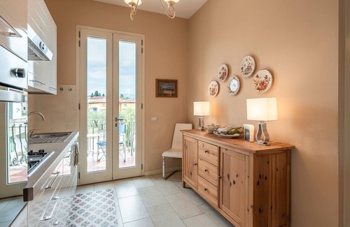 Altopascio Apartment | Apartment 'La Palazzina Della Meridiana' with Shared Pool, Wi-Fi and Air Conditioning