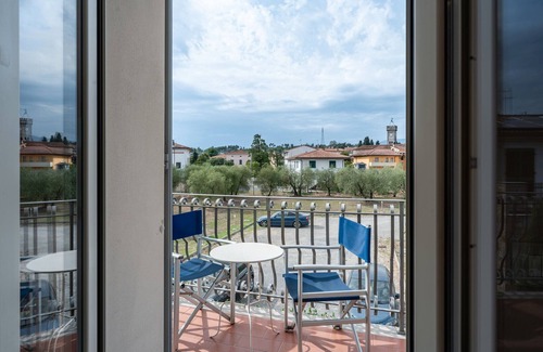 Altopascio Apartment | Apartment 'La Palazzina Della Meridiana' with Shared Pool, Wi-Fi and Air Conditioning