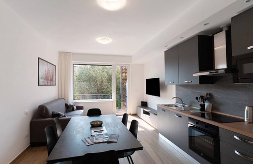 Alassio Apartment | Apartment 'La Pergola Blu' with Sea View, Wi-Fi and Air Conditioning