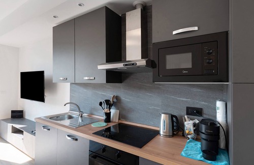 Alassio Apartment | Apartment 'La Pergola Blu' with Sea View, Wi-Fi and Air Conditioning