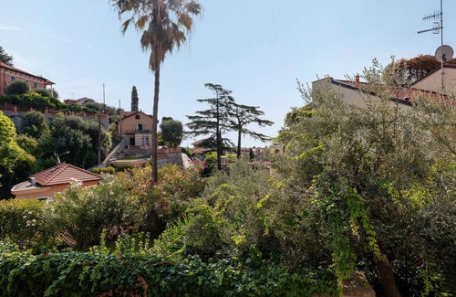 Alassio Apartment | Apartment 'La Pergola Blu' with Sea View, Wi-Fi and Air Conditioning