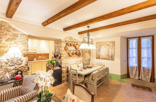 Cetona Apartment | Apartment 'La Terrazza, Cetona, Toscana' with Mountain View, Wi-Fi and Air Conditioning