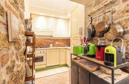 Cetona Apartment | Apartment 'La Terrazza, Cetona, Toscana' with Mountain View, Wi-Fi and Air Conditioning