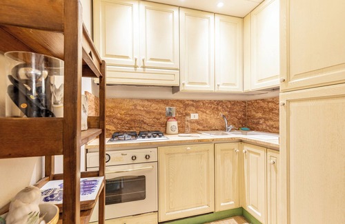 Cetona Apartment | Apartment 'La Terrazza, Cetona, Toscana' with Mountain View, Wi-Fi and Air Conditioning