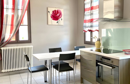 Loches Apartment | Apartment 'La Tourelle Des Cordeliers' with Private Terrace, Shared Garden and Wi-Fi