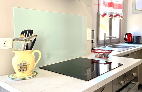 Loches Apartment | Apartment 'La Tourelle Des Cordeliers' with Private Terrace, Shared Garden and Wi-Fi