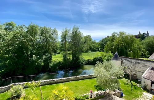 Loches Apartment | Apartment 'La Tourelle Des Cordeliers' with Private Terrace, Shared Garden and Wi-Fi