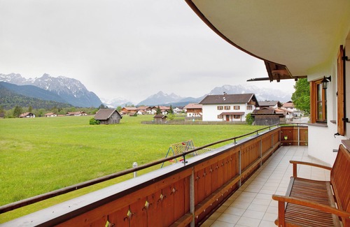 Wallgau Apartment | Apartment 'Landhaus Bergkulisse' with Mountain View, Shared Terrace and Wi-Fi