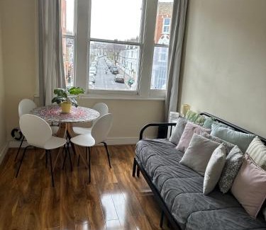 Shaftesbury Apartment | apartment Lavender Hill