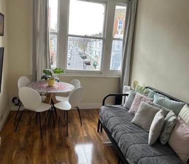 Shaftesbury Apartment | apartment Lavender Hill