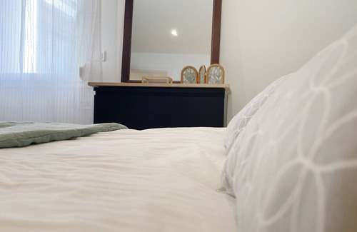 Senlis Apartment | Apartment le Albert 1er SENLIS 2 bedrooms with outside, 2 steps from the center