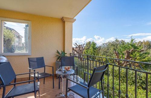 Saint-Tropez Apartment | Apartment Le Clos Sainte Anne-2 by Interhome