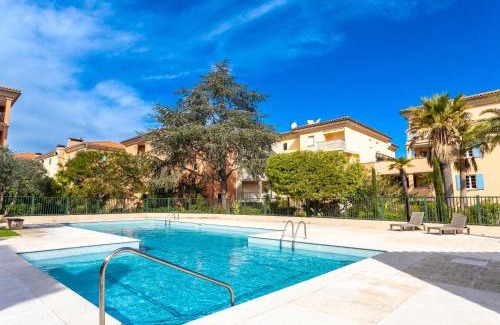 Saint-Tropez Apartment | Apartment Le Clos Sainte Anne-2 by Interhome